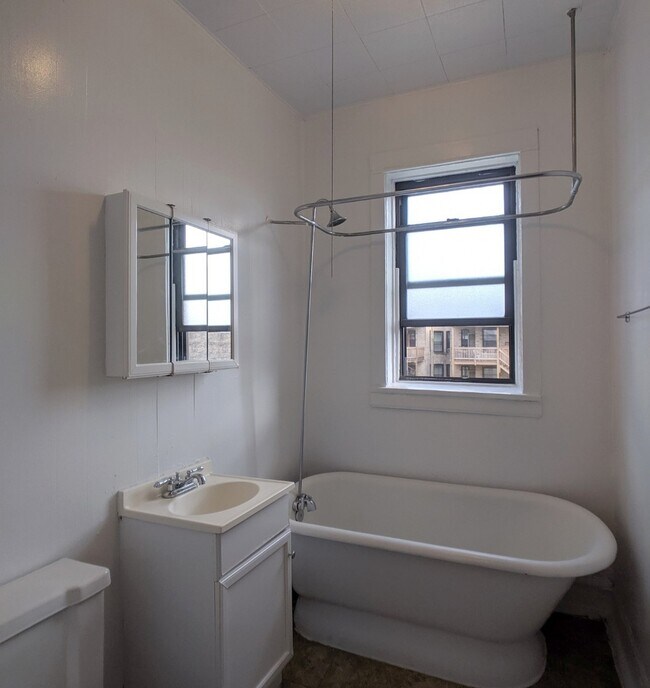 Building Photo - 2524 N Kedzie Blvd