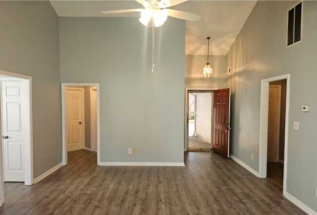 Building Photo - 6633 Biscayne