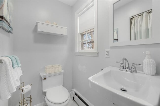 Building Photo - 384 Valley Rd