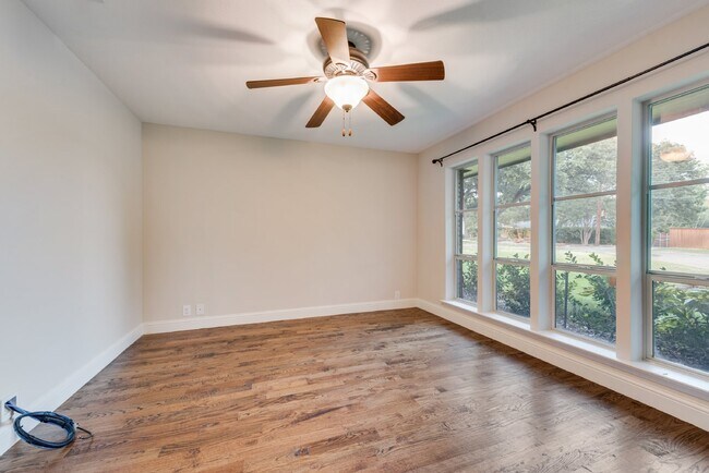 Building Photo - Spacious Elegance 5-Bed, 4.5-Bath Home with outside oasis