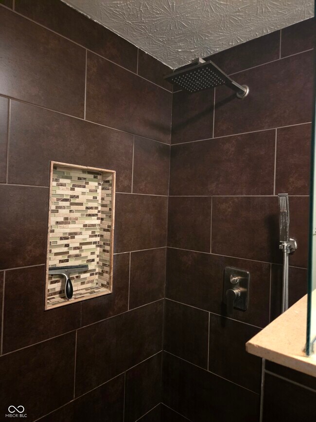 Building Photo - 1012 Grovewood Dr