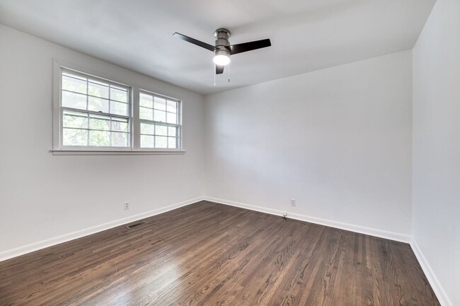 Building Photo - Amazing price for a rental in this area!