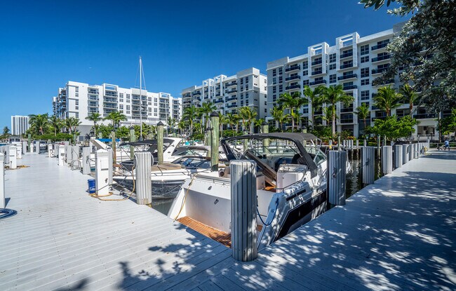 Building Photo - 3200 Port Royale Dr N