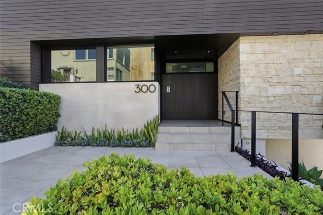 Building Photo - 300 25th St