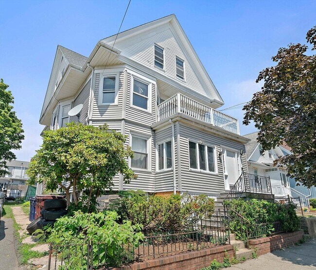 Primary Photo - 14 Stuart St
