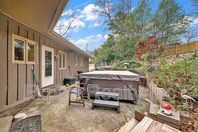 Building Photo - 373 Laredo Dr