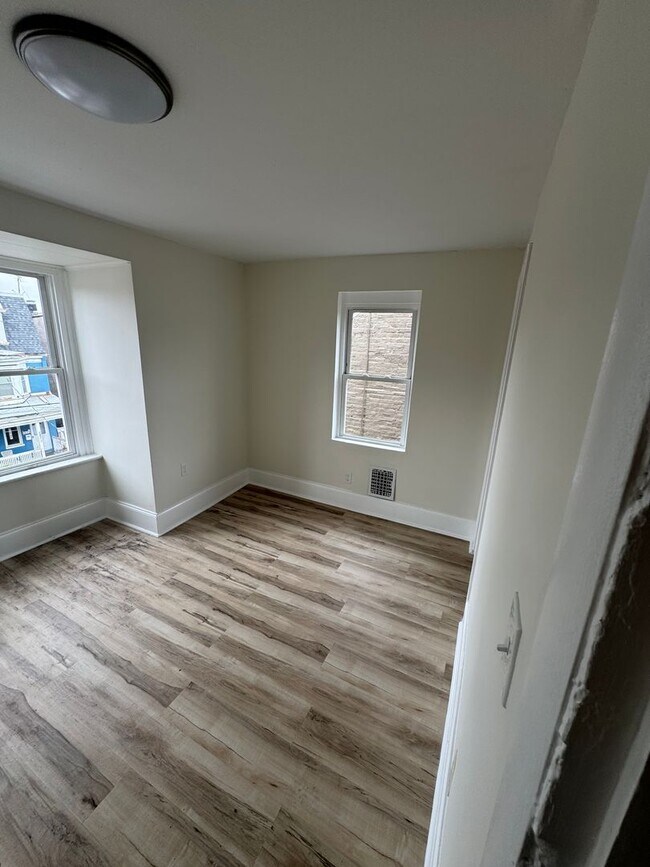 Building Photo - Charming Lancaster City 5 BR/ 1.5 Bath Hom...