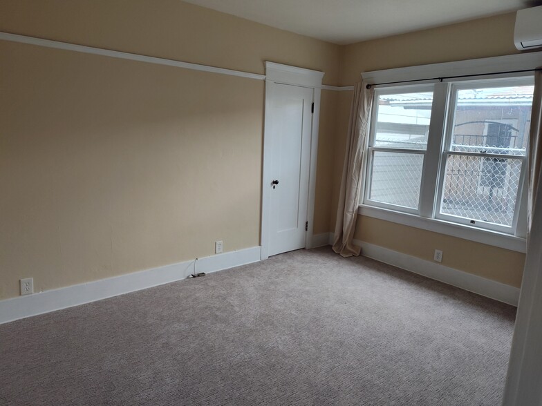 Middle bedroom - 4210 Highland Ave