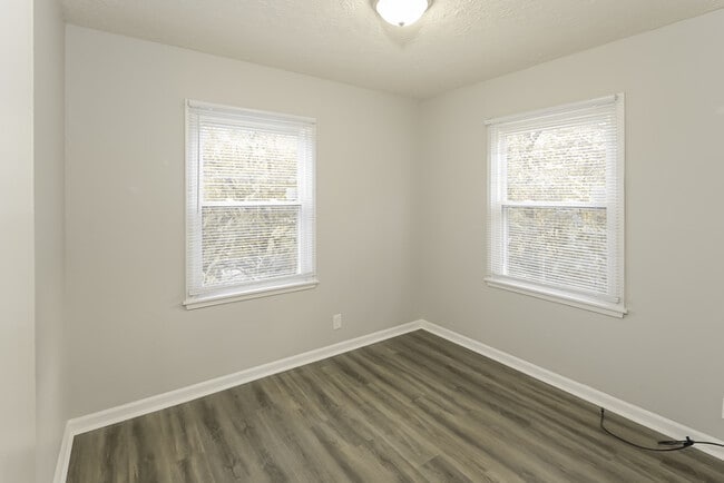 Building Photo - 2700 Powell Dr