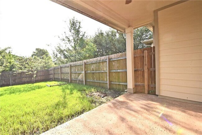 Building Photo - 13400 Briarwick Dr