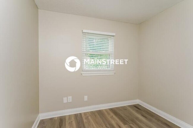 Building Photo - 4 Bedroom Pet-Friendly Home in louisville,...