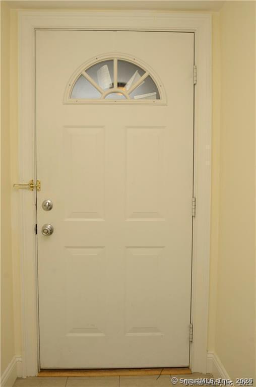 Building Photo - 527 W Thames St