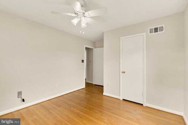 Building Photo - 11000 Rosemont Dr