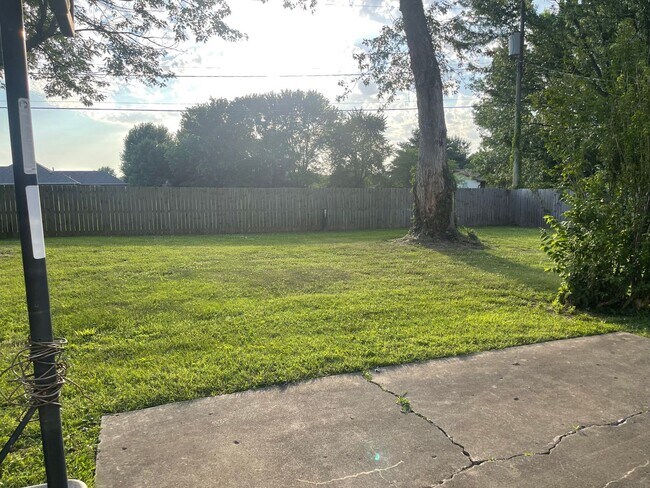 Building Photo - 3 Bedroom in South Spfd!