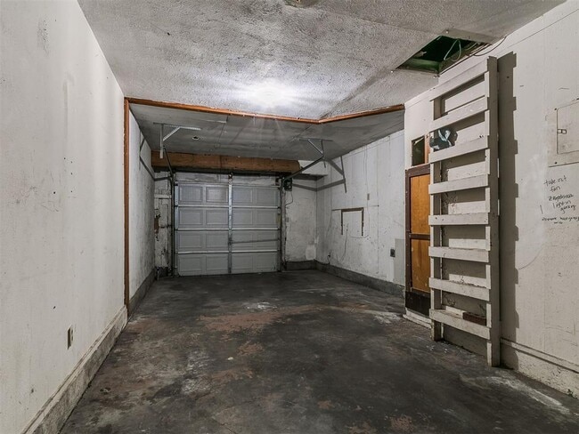 Building Photo - 212 S Mercedes Dr