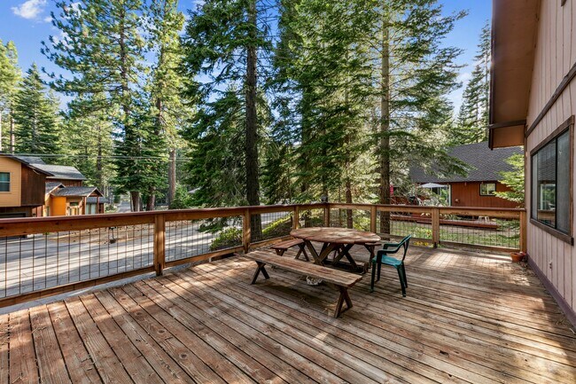 Building Photo - 1517 Plumas Cir