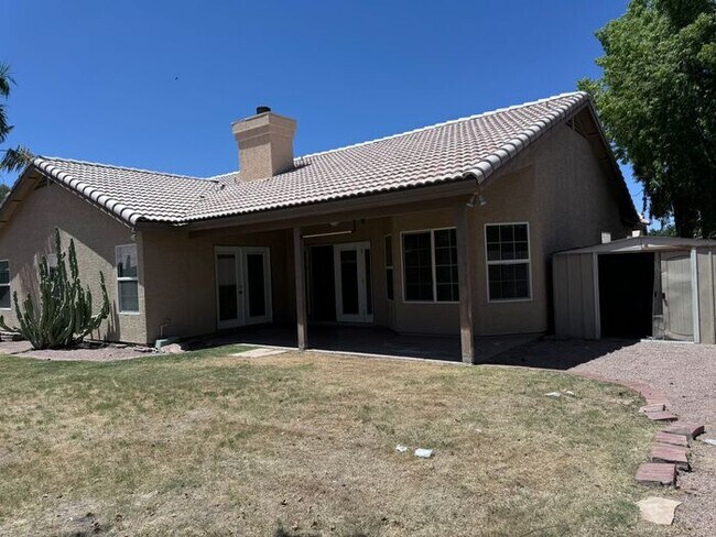 Building Photo - Adorable single floor 4 bedrooms,2 bathroo...