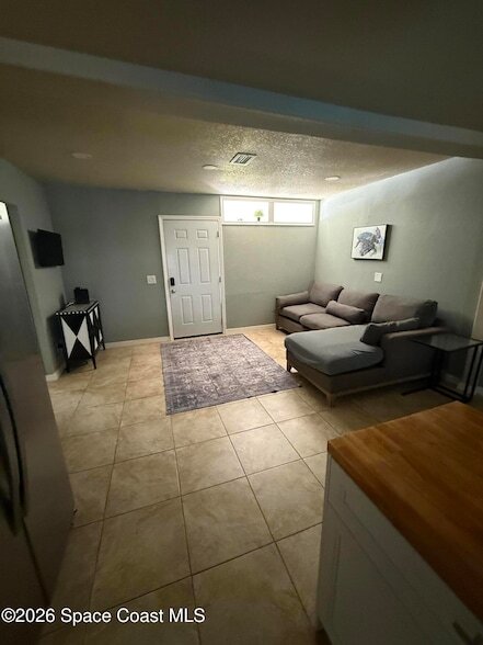 Building Photo - 483 Church St