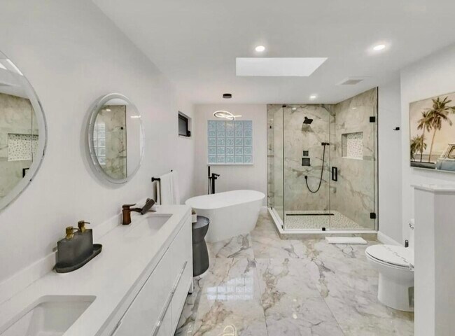 Building Photo - 5940 NE 22nd Ave