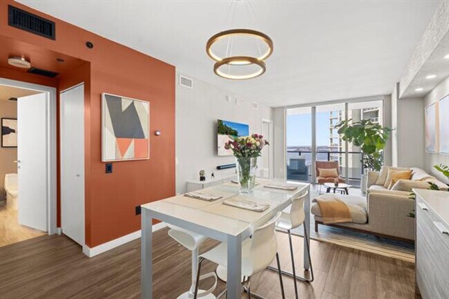 Building Photo - 1300 Brickell Bay Dr