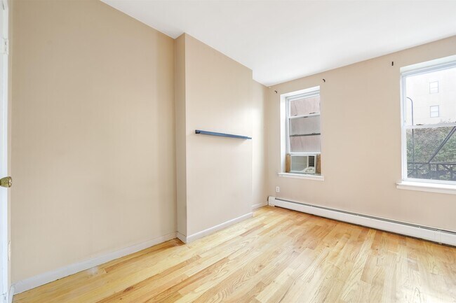 Building Photo - 523 Adams St