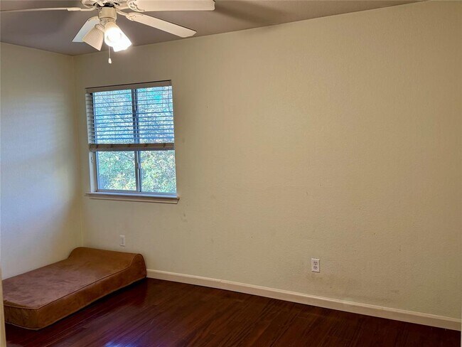 Building Photo - 2308 Sweet Clover Dr