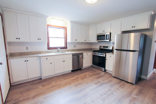 Building Photo - 17 Pinehurst Ave