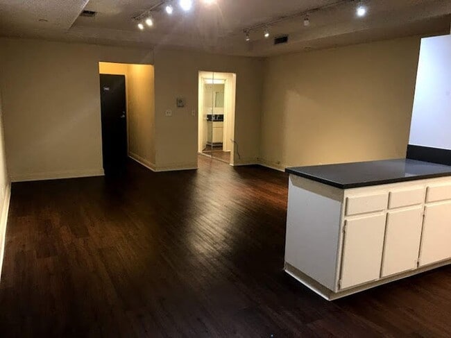 Interior Photo - 747 Gayley Ave