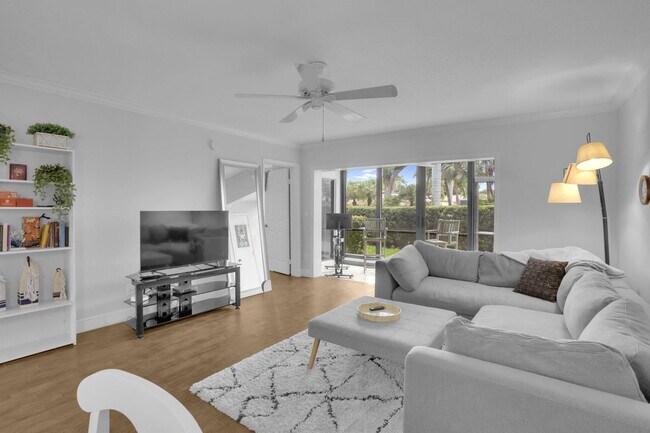 Building Photo - 100 Pelican Pointe Dr