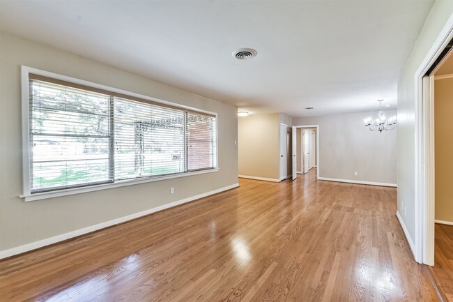 Building Photo - 5231 Willowbend Blvd