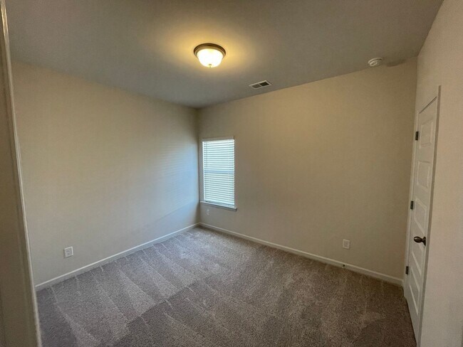 Building Photo - 7 Longbrook Dr.