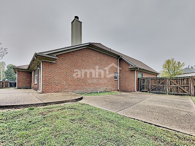 Building Photo - 9289 Oakengate Cv