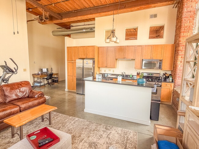 Building Photo - 328 Mills Ave