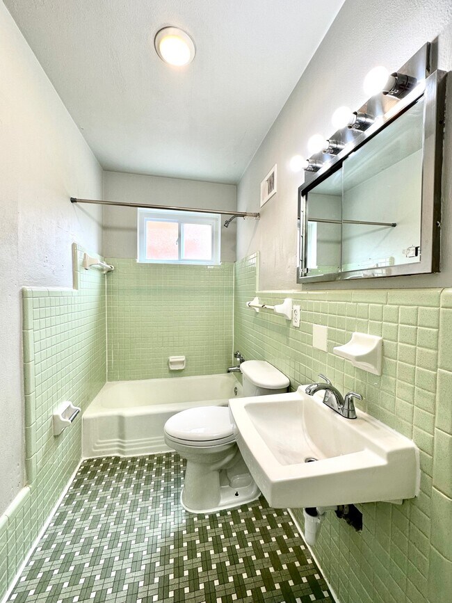 Building Photo - 2911 Lemay Ferry Rd