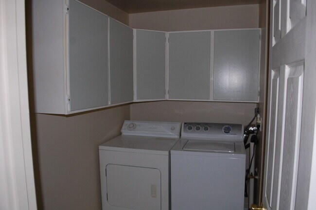 Building Photo - 110 Seevue Ct
