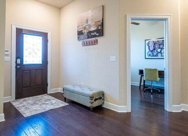 Building Photo - 5605 Roosevelt Ave