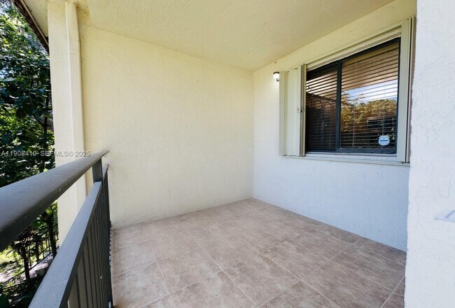 Building Photo - 403 Lakeview Dr