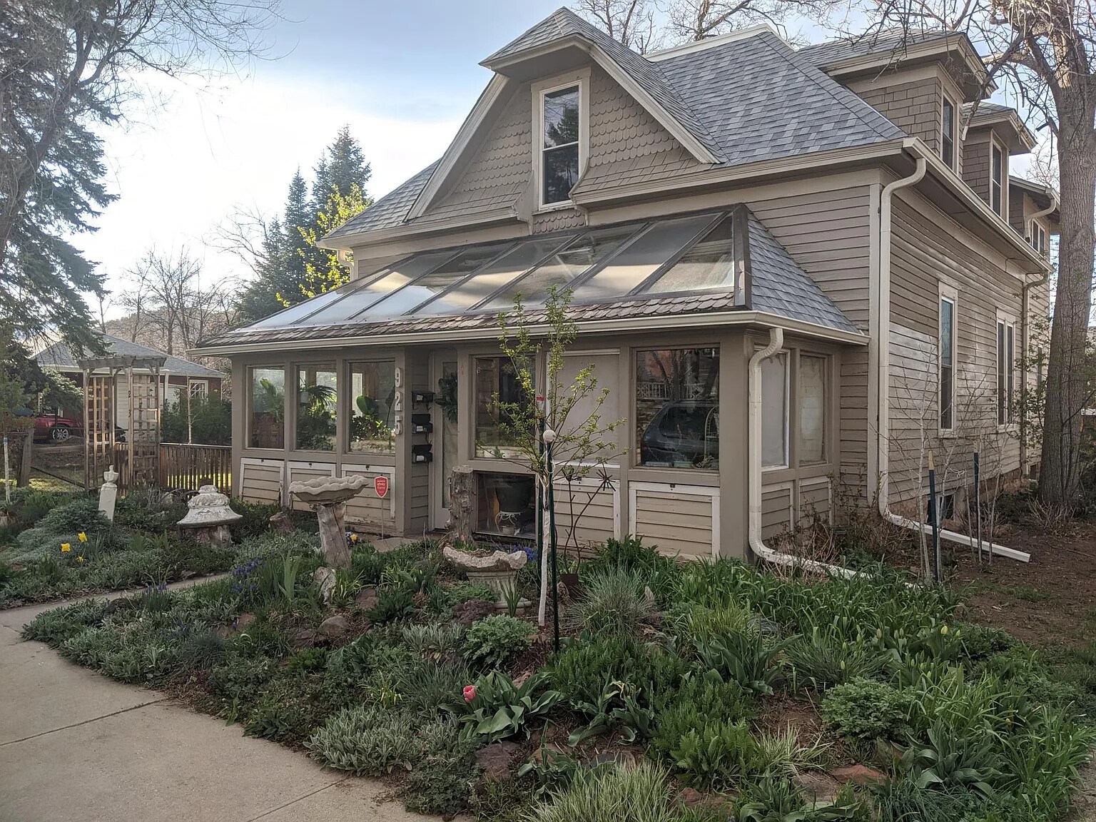 Building Photo - 925 Grandview Ave