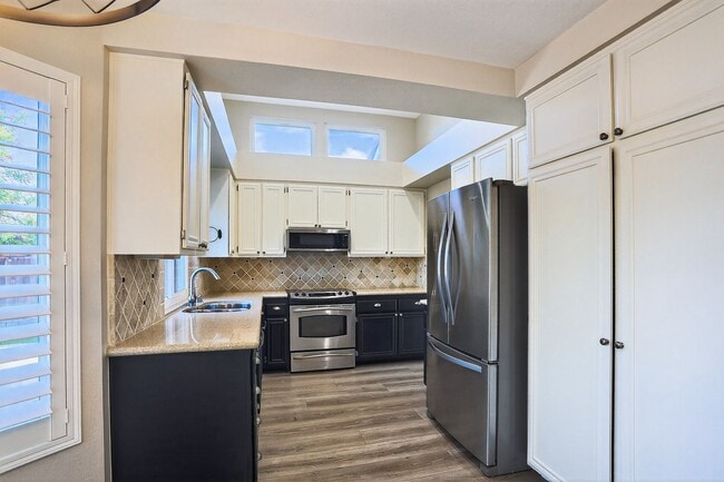 Building Photo - Exceptional Escondido Living — 4 Bed | 3 B...