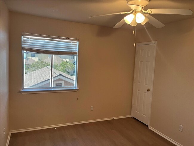 Building Photo - 513 Crater Lake Dr