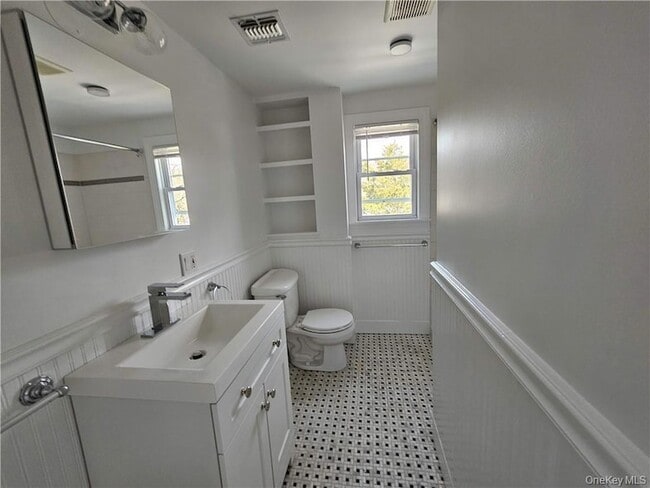 Building Photo - 95 NY-59