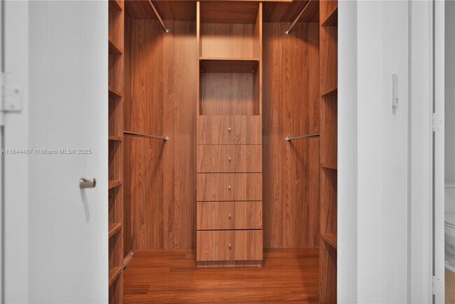 Building Photo - 901 Brickell Key Blvd