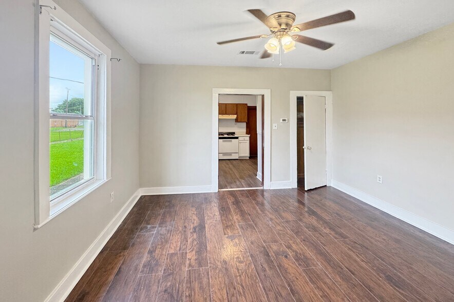Building Photo - 663 Victory Dr