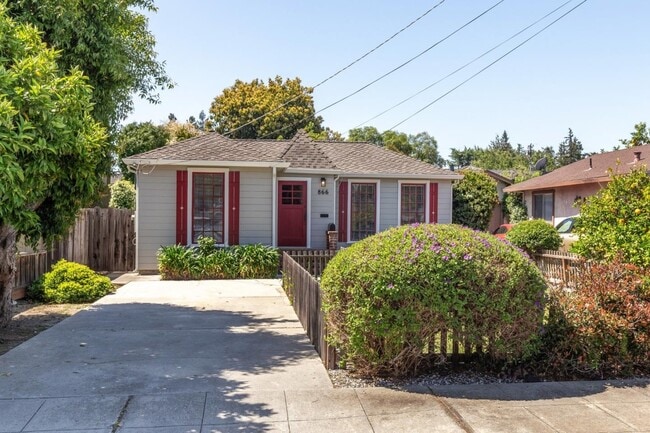 Building Photo - 866 Coolidge Ave