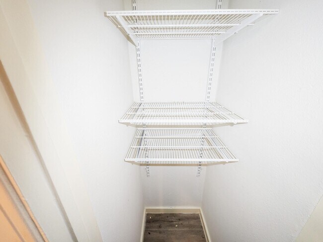 Building Photo - 3900 Woodchase Dr