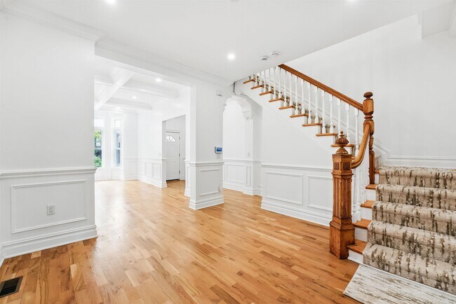 Building Photo - 52 Brinkerhoff St