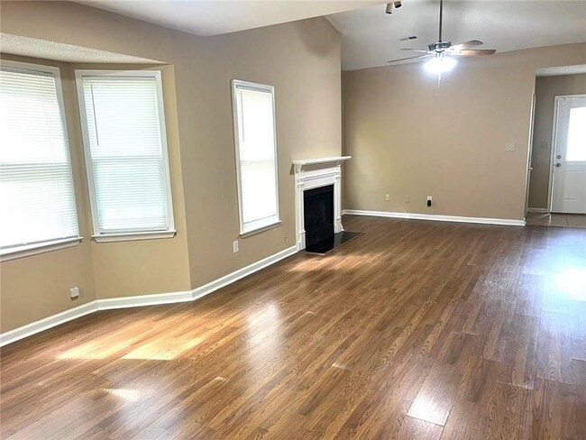 Building Photo - 8114 Woodlake Dr