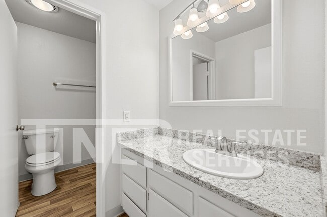 Building Photo - 8708 Bluff Ln
