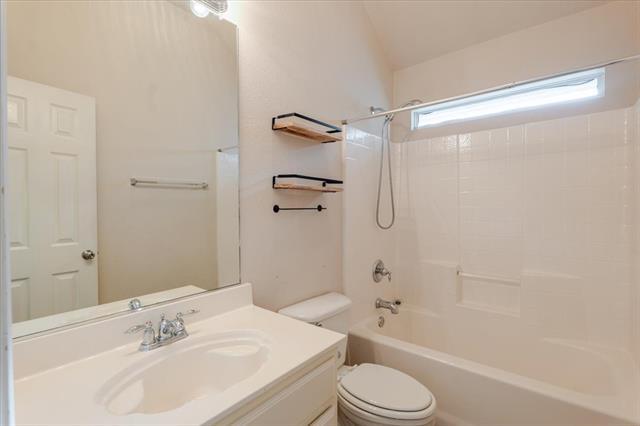 Building Photo - 2720 Alpena Dr