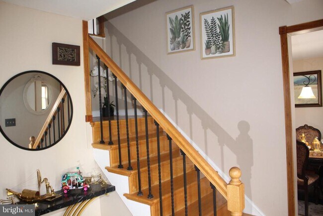 Building Photo - 219 Meadow Dr